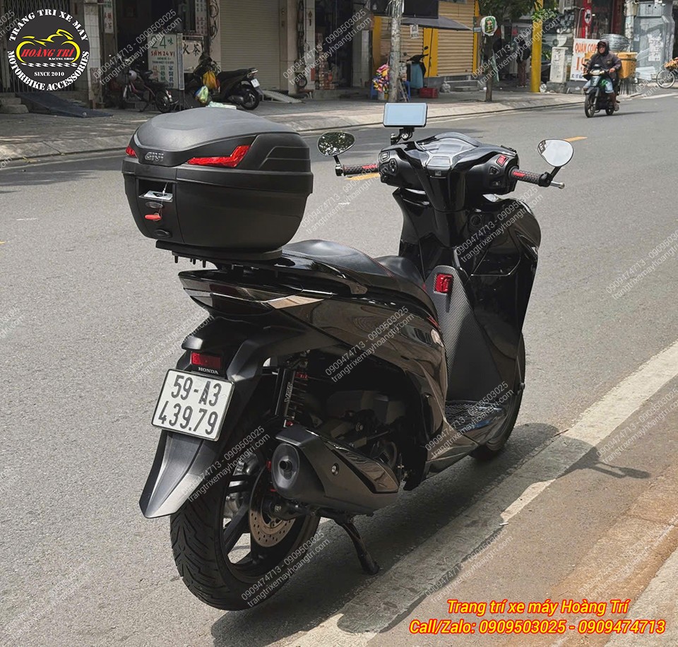 SH 350 sau khi lắp Givi B27NX có diện mạo nổi bật và tôn dáng xe hơn