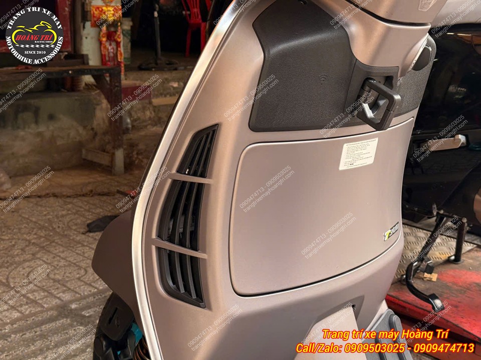Giữ nét nguyên bản của xe không quá nổi bật tại vị trí tản nhiệt của xe GTS 300