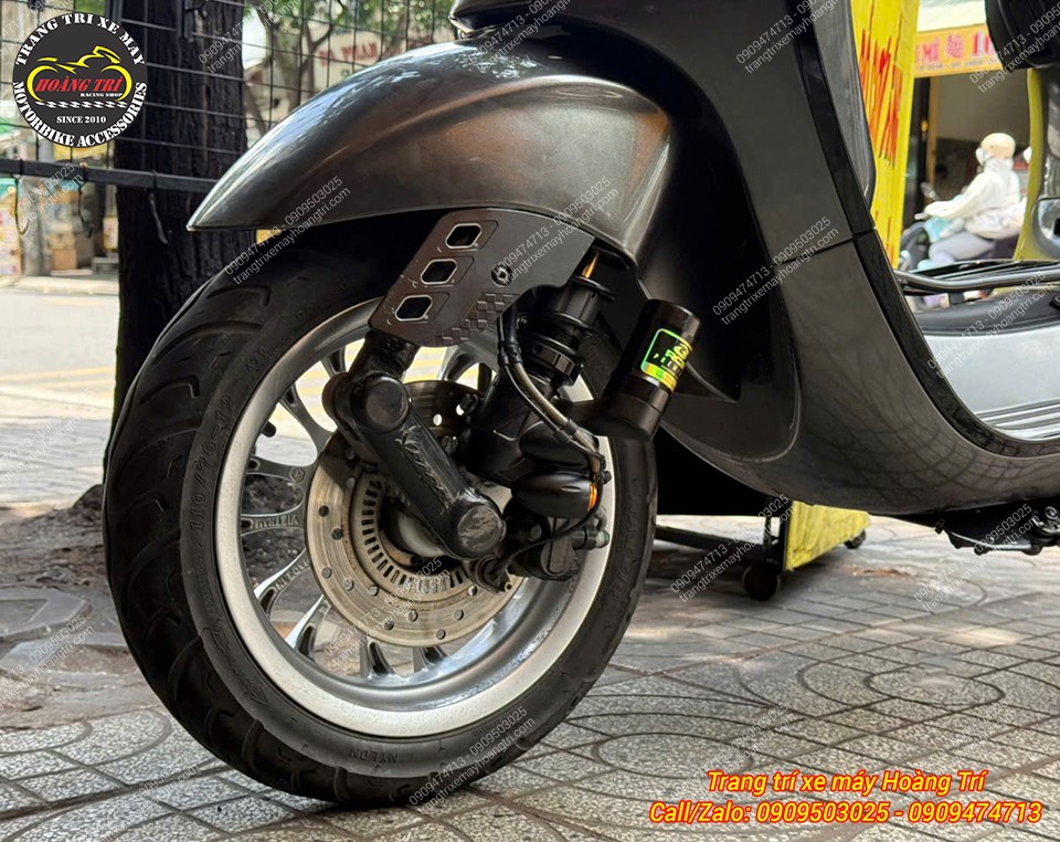 Góc nghiêng bánh trước Vespa Sprint sau khi trang bị phuộc RCB VR ti vàng, tăng ngoại hình