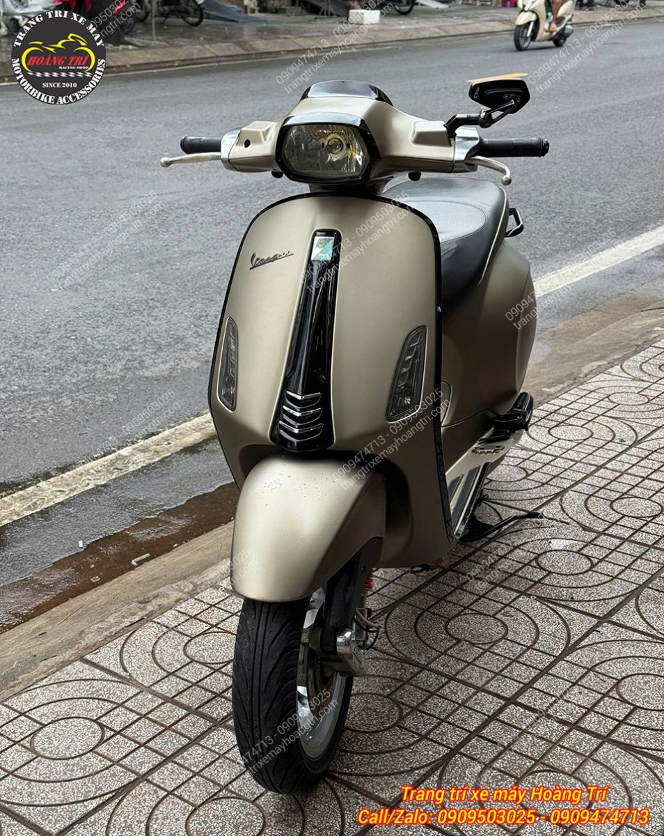Toàn cảnh phía trước Vespa Sprint trước nâng cấp, ngoại hình vẫn giữ phong cách nguyên bản thanh lịch