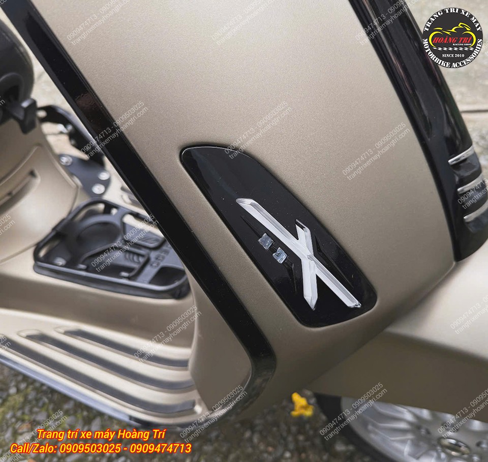 Logo chữ X thiết kế phá cách, giúp dàn mặt nạ Vespa Sprint thêm khác biệt