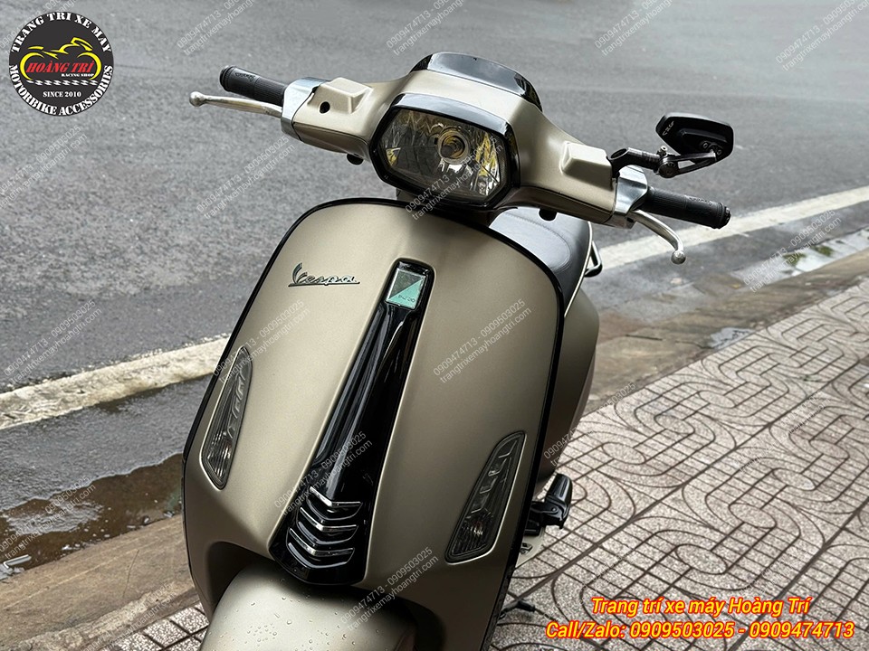 Dàn đầu Vespa Sprint trước nâng cấp chỉ nâng cấp chiếc kính CRG bên trái
