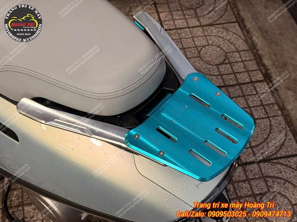 Baga sau H2C phối hai tông bạc xanh, tạo điểm nhấn nổi bật cho phần đuôi xe