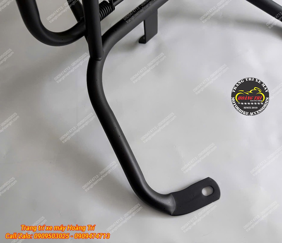 Cận cảnh chân baga sau với điểm bắt ốc chắc chắn, phù hợp khi lắp lên xe