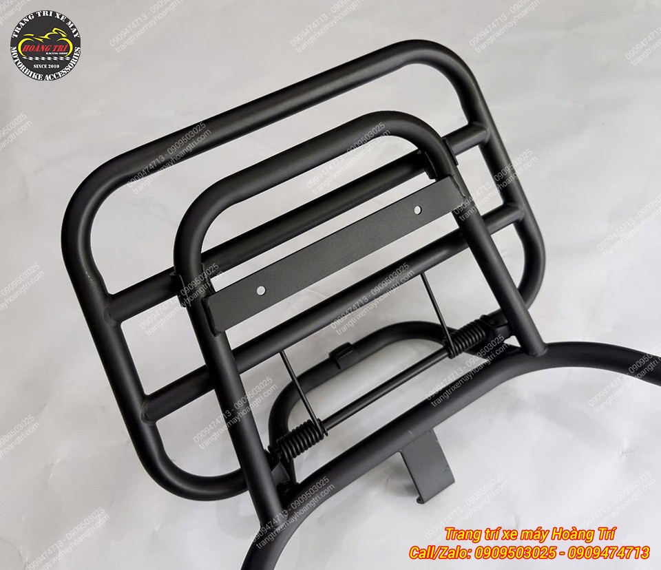 Mặt sau baga có hai lỗ bắt ốc, hỗ trợ lắp thêm nệm tựa lưng tiện lợi