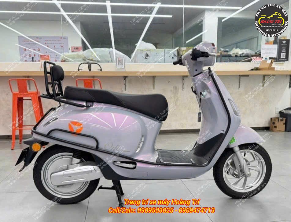 Baga sau tựa lưng cùng nệm yên vừa trang bị hoàn thiện cho Yadea Orla