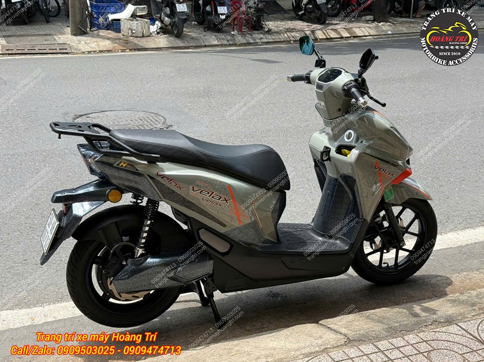 Toàn cảnh Yadea Velax sau khi lắp baga sau, tăng tiện ích mà vẫn giữ dáng xe gọn gàng