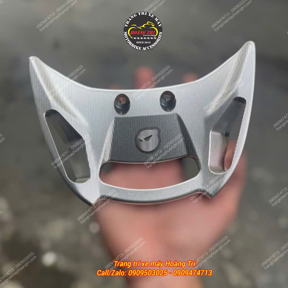 Phiên bản cản sau Maru nhôm CNC màu bạc nổi bật với bề mặt gia công sắc nét