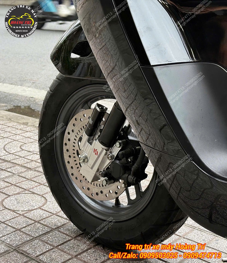 Phuộc Kingham màu đen và đĩa phanh ABS hoàn thiện diện mạo dàn chân trước Honda UC3