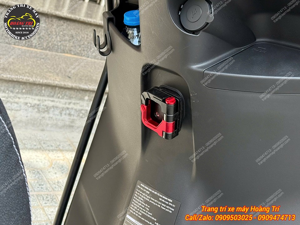Móc treo đồ HTR-Sh màu đỏ đen lắp gọn trên bợ giữ ổ khóa, tăng tiện ích Dat Bike Era