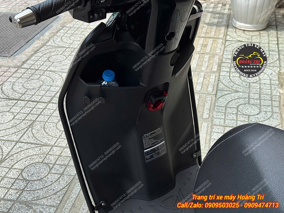 Móc treo đồ được bố trí thuận tiện thao tác, dễ sử dụng khi cần treo móc vật dụng