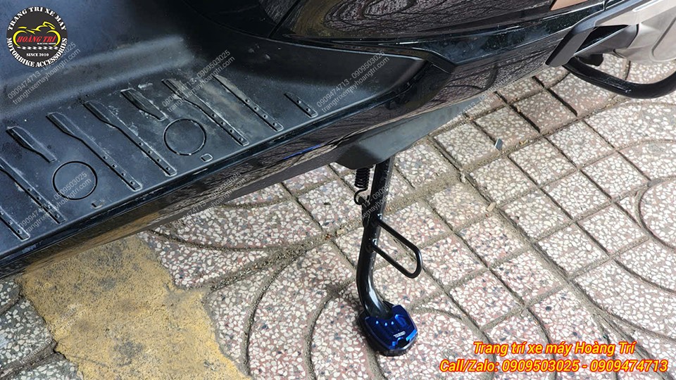 Đế chân chống GTR giúp dẫn xe an toàn hơn và tạo vị trí trang trí xe Honda UC3