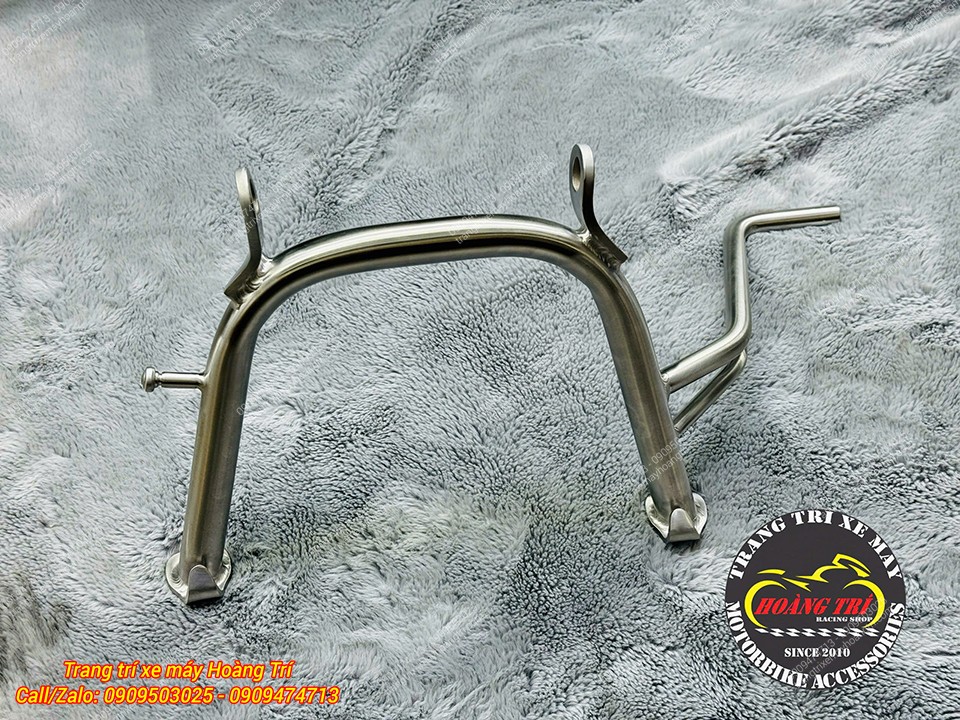 Chân chống đứng inox Klara S được gia công chắc chắn, thay đổi diện mạo chi tiết dưới gầm xe