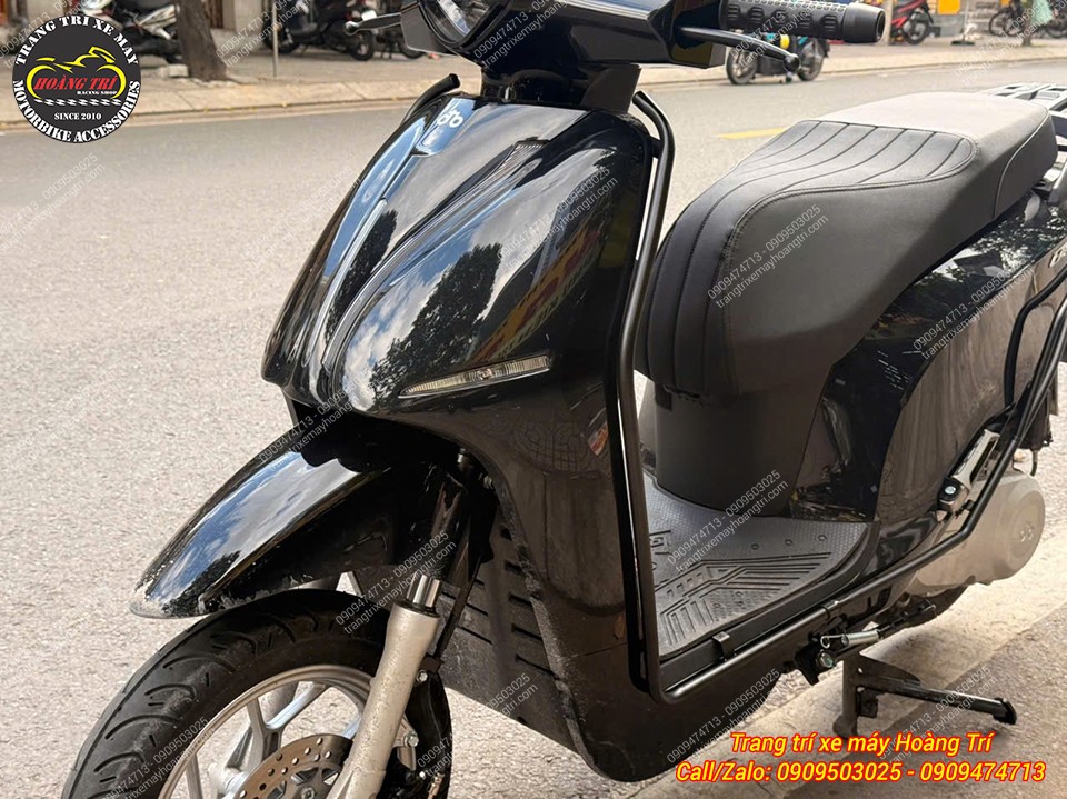 Khung trước Dat.Bike Era tạo đường viền đen, giúp diện mạo xe thêm phần hầm hố