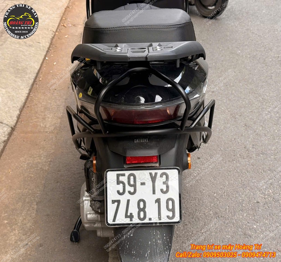 Cận cảnh khung bảo vệ cụm đèn hậu Dat.Bike Era với thiết kế chắc chắn