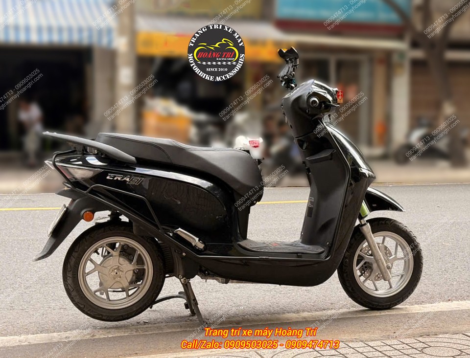 Góc ngang nổi bật khung bảo vệ Dat.Bike Era bao quanh thân xe từ trước đến sau