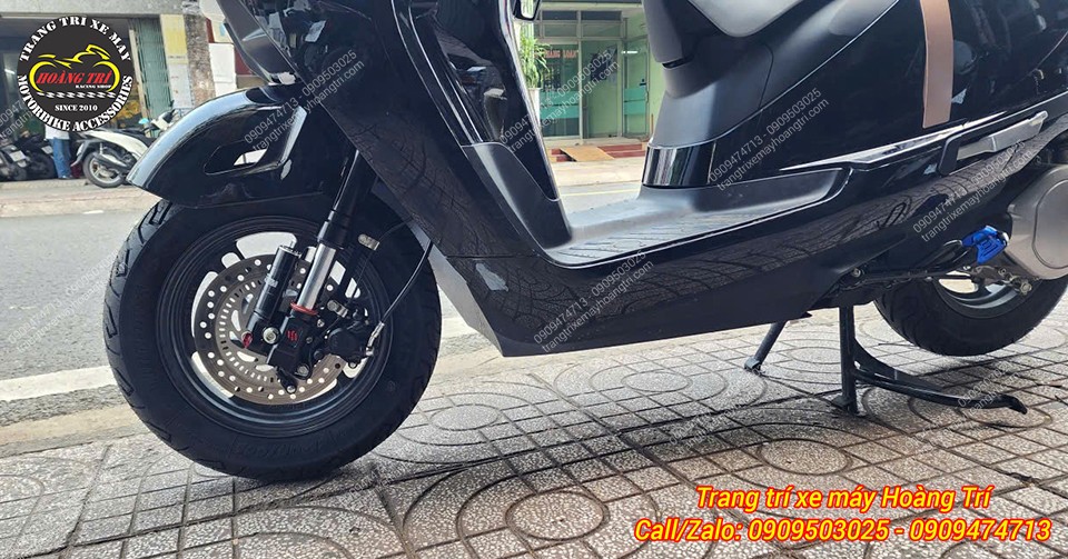 Phuộc Kingham Upside Down tạo điểm nhấn mới cho bánh trước, hài hòa cùng tổng thể Honda UC3