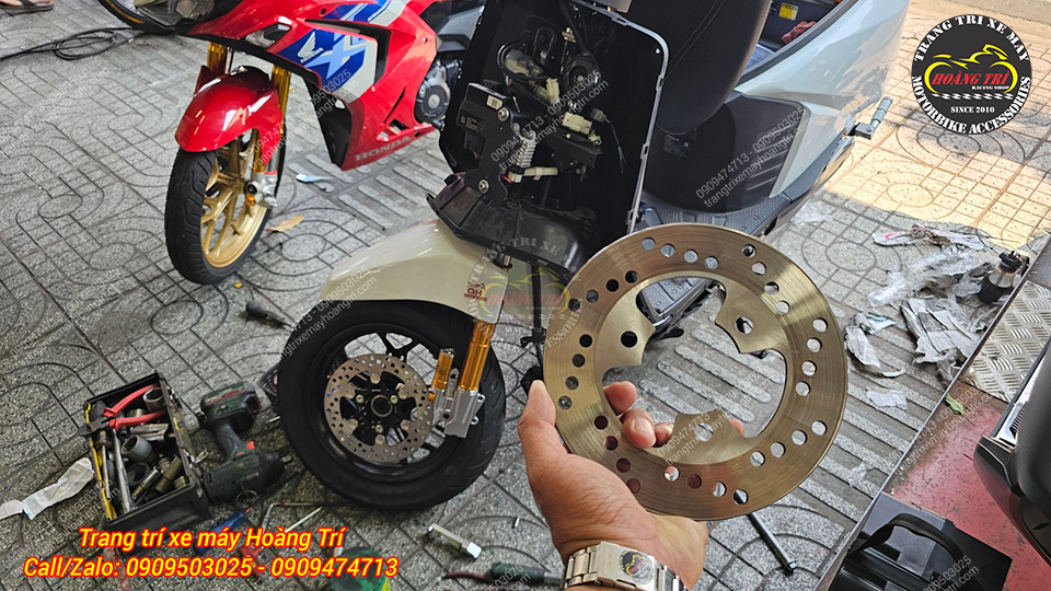 Đĩa phanh kích thước lớn được chuẩn bị để kết hợp phuộc Kingham trên Vero X