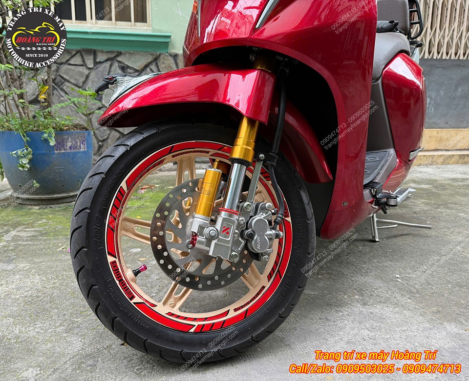 Dàn chân trước VinFast Klara trở nên bắt mắt hơn sau khi trang bị phuộc Upside Down Kingham