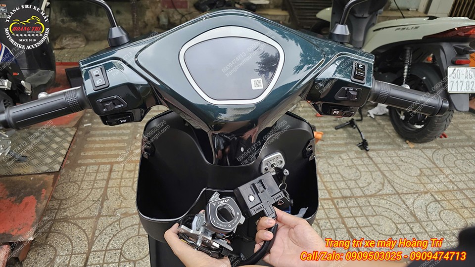 Trên tay khóa Smartkey chính hãng Honda được chuẩn bị để thay khóa nguyên bản trên Feliz