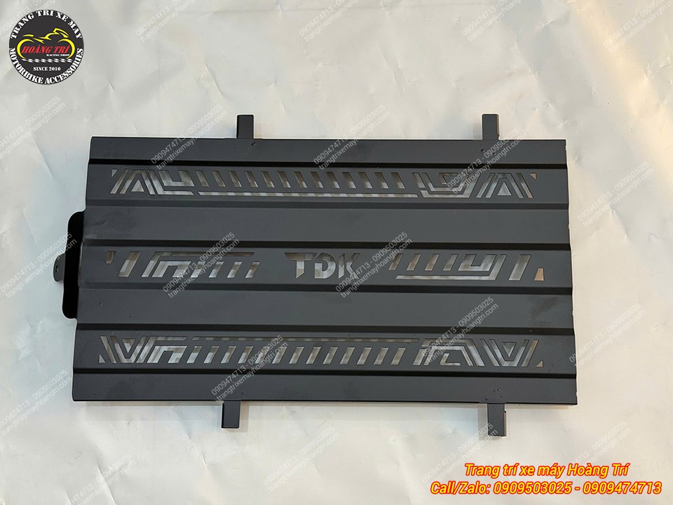 Tấm nhôm bảo vệ pin TDK màu đen nổi bật với họa tiết cắt CNC phong cách thể thao