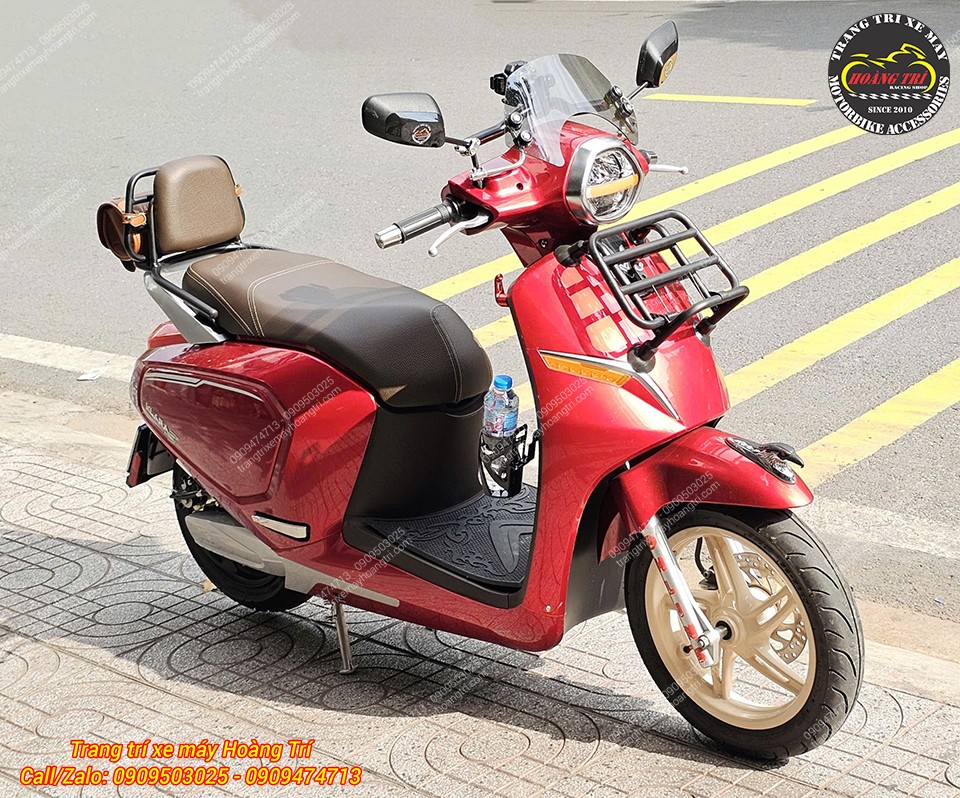 Mang phong cách lịch lãm nhưng không kém phần phong cách với trọn bộ phụ kiện