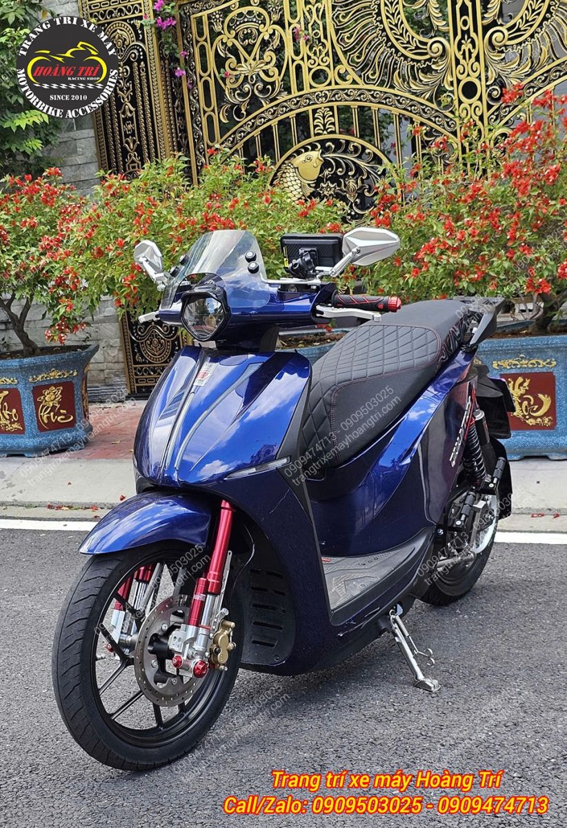 Góc trực diện Dat Bike Quantum sau khi thay yên caro, tổng thể xe trông cân đối và cá tính