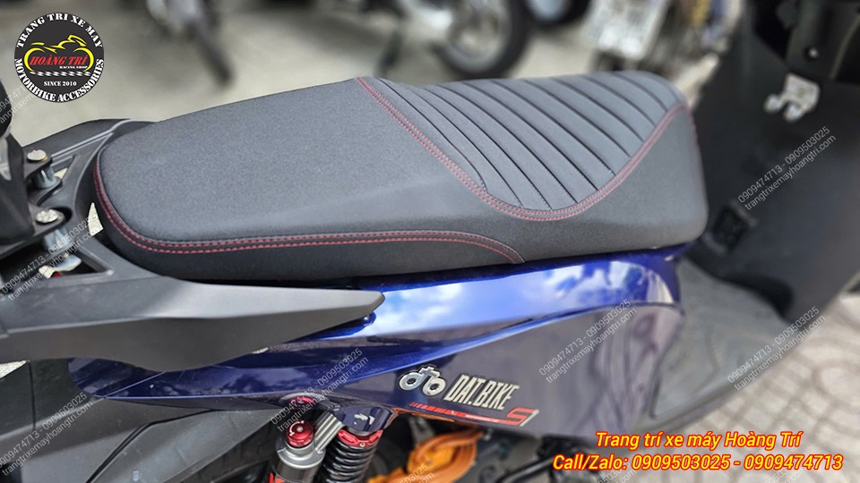 Phần yên độ Dat Bike Quantum được tạo dáng thấp gọn, được đắp thêm mút kymdan êm ái