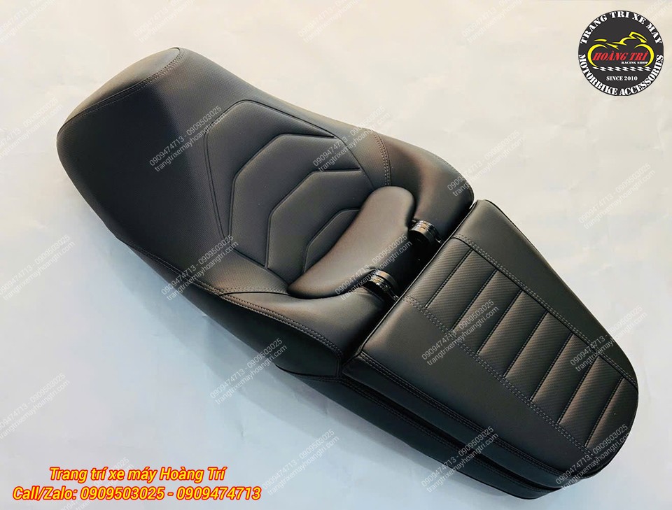 Góc nhìn từ trên cho thấy yên độ Dat Bike Quantum được tạo hình 2 tầng đầy cá tính