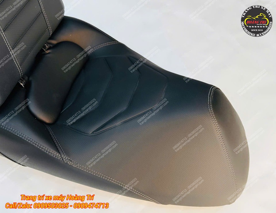 Cận cảnh phần yên trước Dat Bike Quantum được tạo khối ôm dáng, đường chỉ may tinh tế