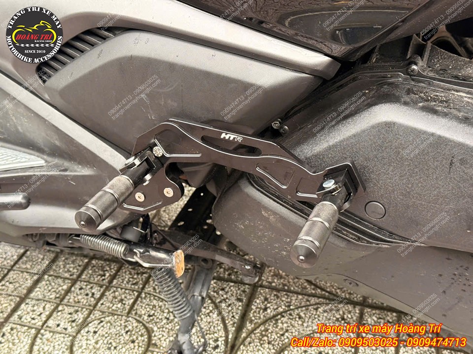 Cận cảnh gác chân phụ HTR với pát nhôm cứng cáp với 2 gác chân dành cho 2 người ngồi sau