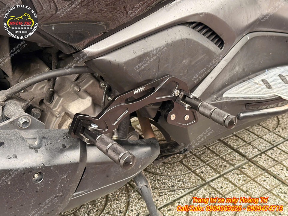 Thiết kế gác chân phụ HTR đồng bộ 2 bên thân xe và giữ cho tổng thể xe hài hòa