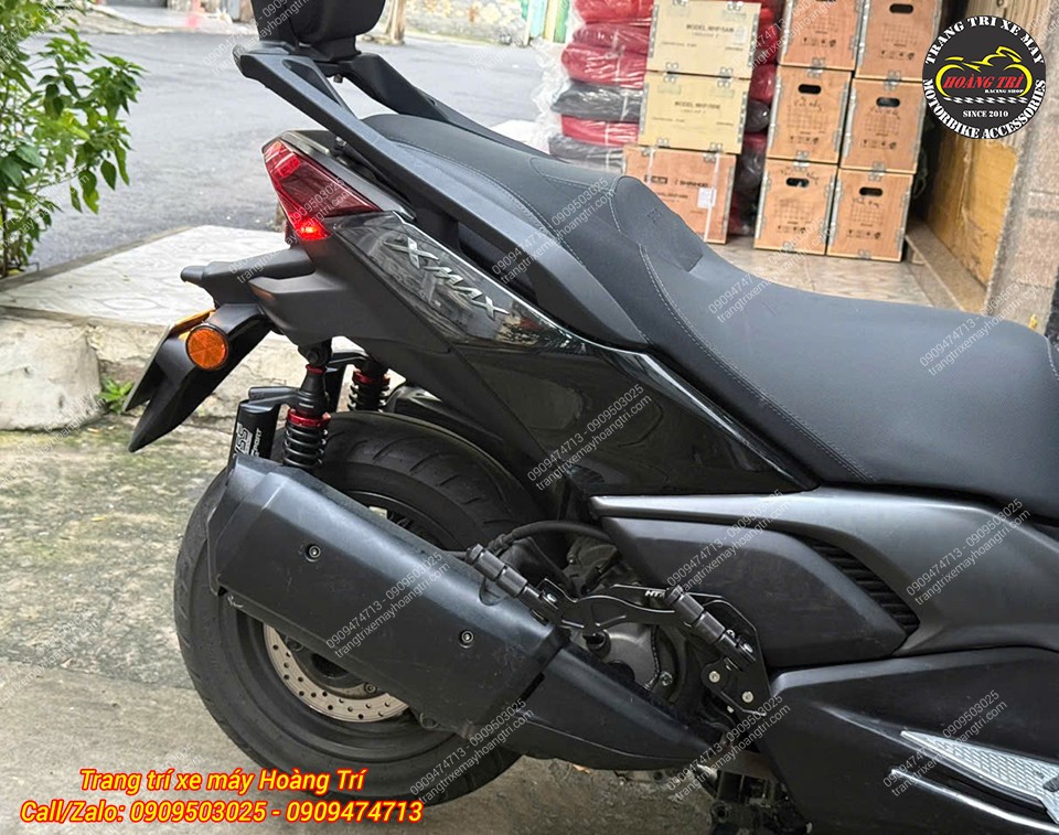 Phuộc YSS G-Sport mang đến tổng thể XMAX 300 thêm thể thao và trông cứng cáp hơn
