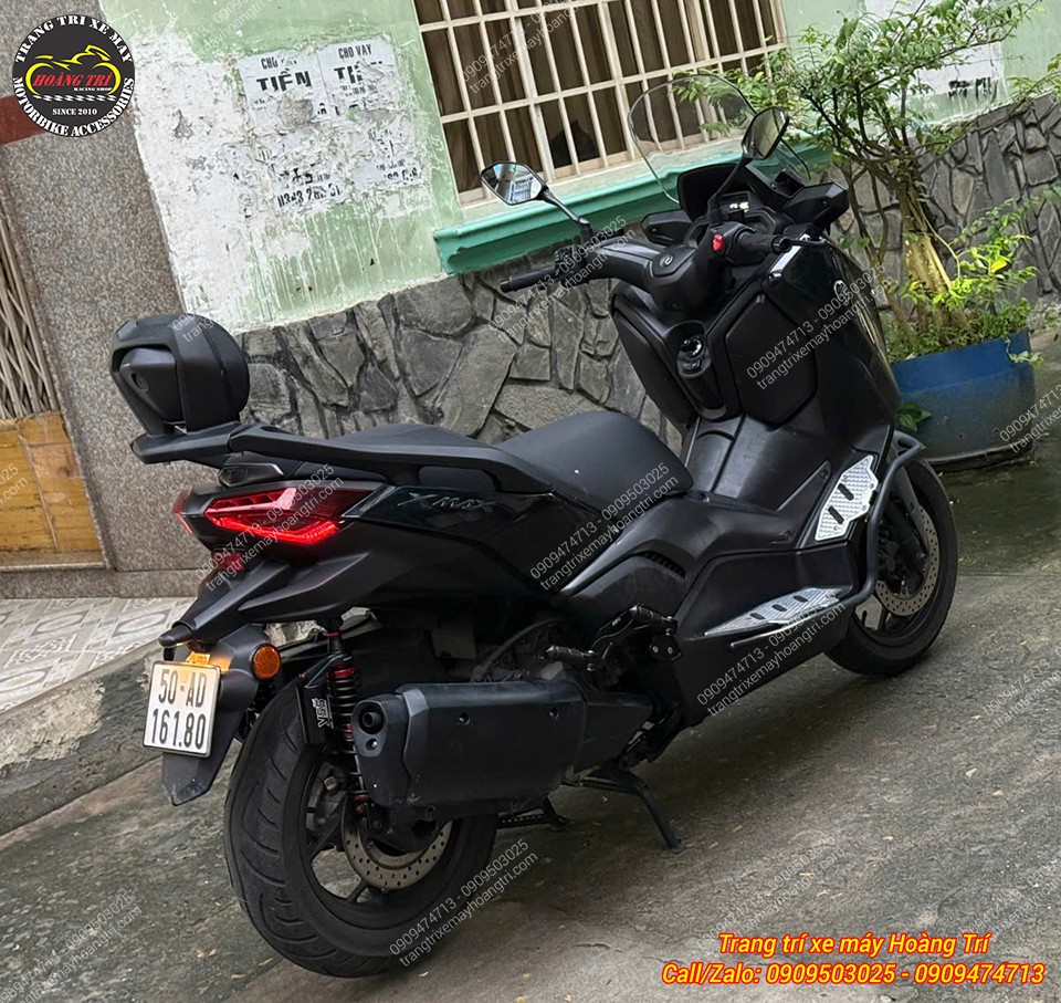 Ngoài phuộc sau anh khách còn nâng cấp tựa lưng XMAX 300 tăng tiện ích