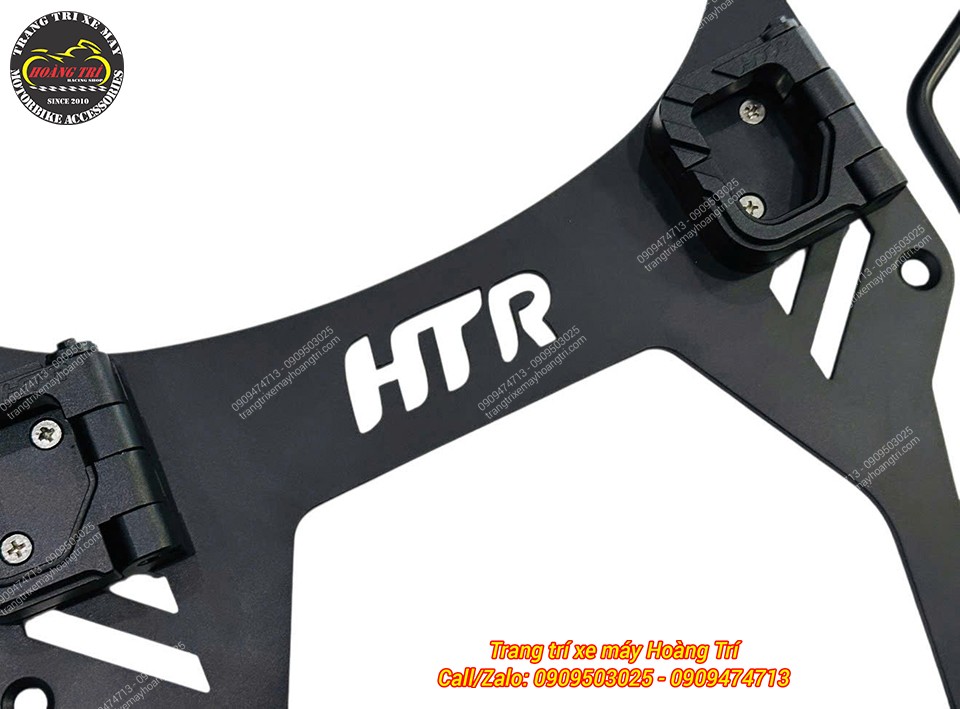 Logo HTR nổi bật trên baga giữa màu đen, tạo điểm nhấn mạnh mẽ riêng cho ADV 160