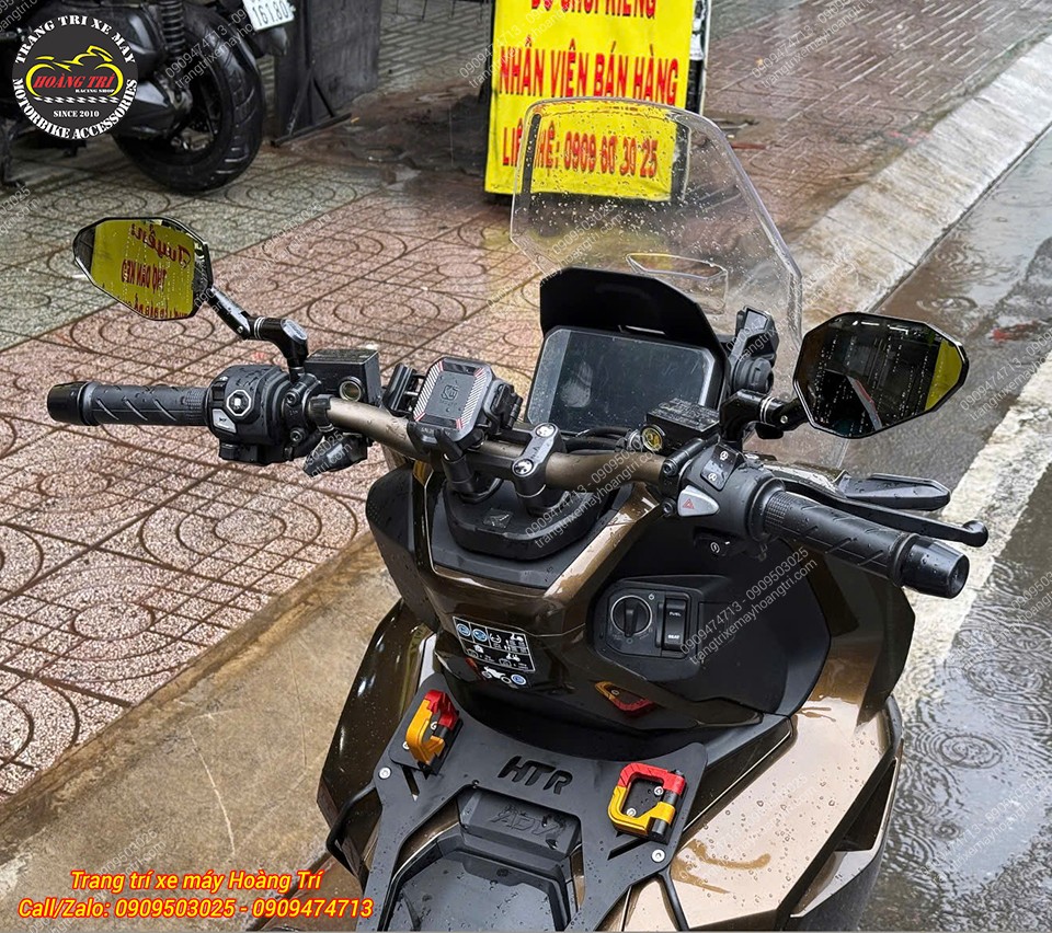 Nhìn từ tay lái, baga giữa HTR được bố trí cân đối và hài hòa với ADV 160