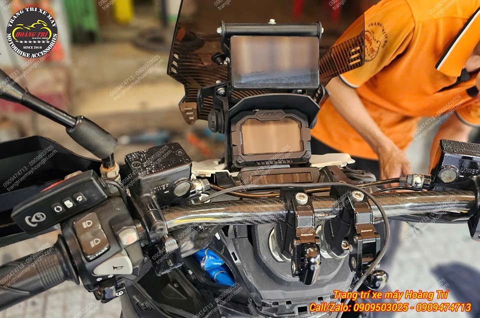 Đã nâng cấp màn hình 5 inch nhưng chưa hài lòng, anh khách quyết định thay màn hình mới