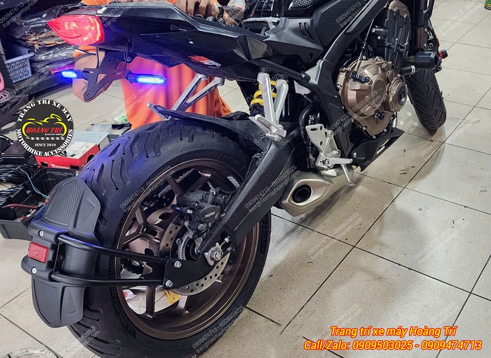 Toàn cảnh CB650R sau khi lắp chắn bùn KTM, giúp phần đuôi xe thêm phần cứng cáp