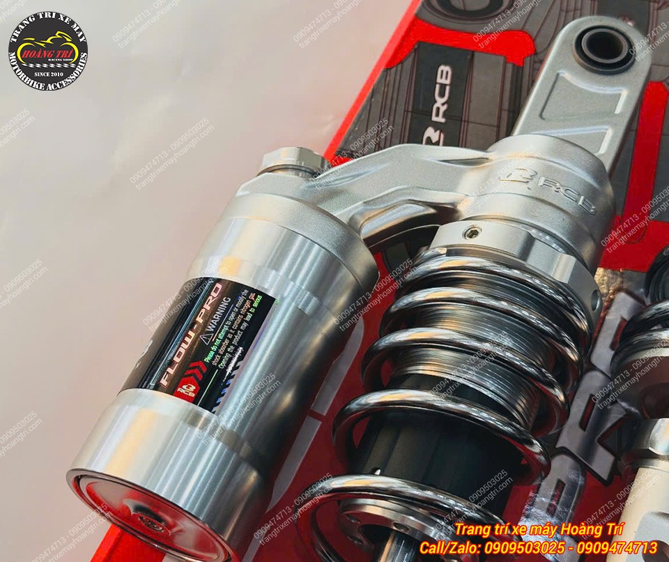 Bình dầu RCB Flow Pro phối thân Chrome sáng bóng, tạo diện mạo cao cấp cho NMAX 155