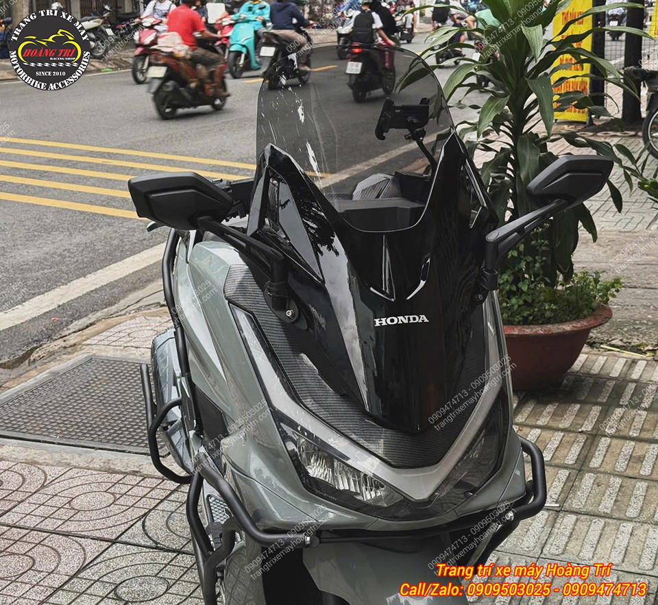 PCX 160 lắp kính chắn gió kiểu Forza 300, mạnh mẽ hơn theo phong cách touring
