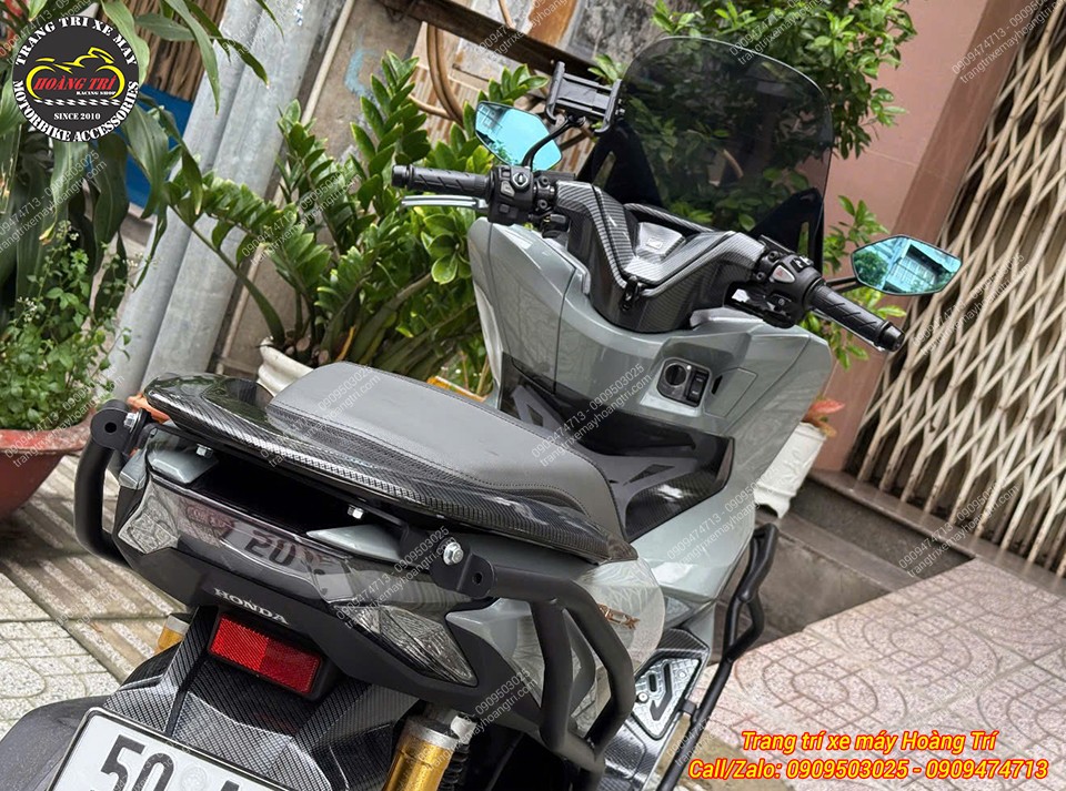 Phía sau PCX 160 được trang bị khung chống đổ HTR, tăng khả năng bảo vệ