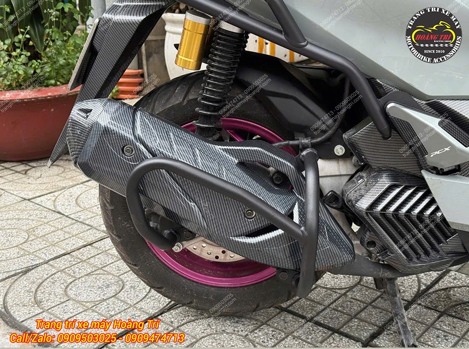 Khung bảo vệ pô PCX 160 kết hợp ốp carbon, hạn chế ảnh hưởng khi va quẹt nhẹ