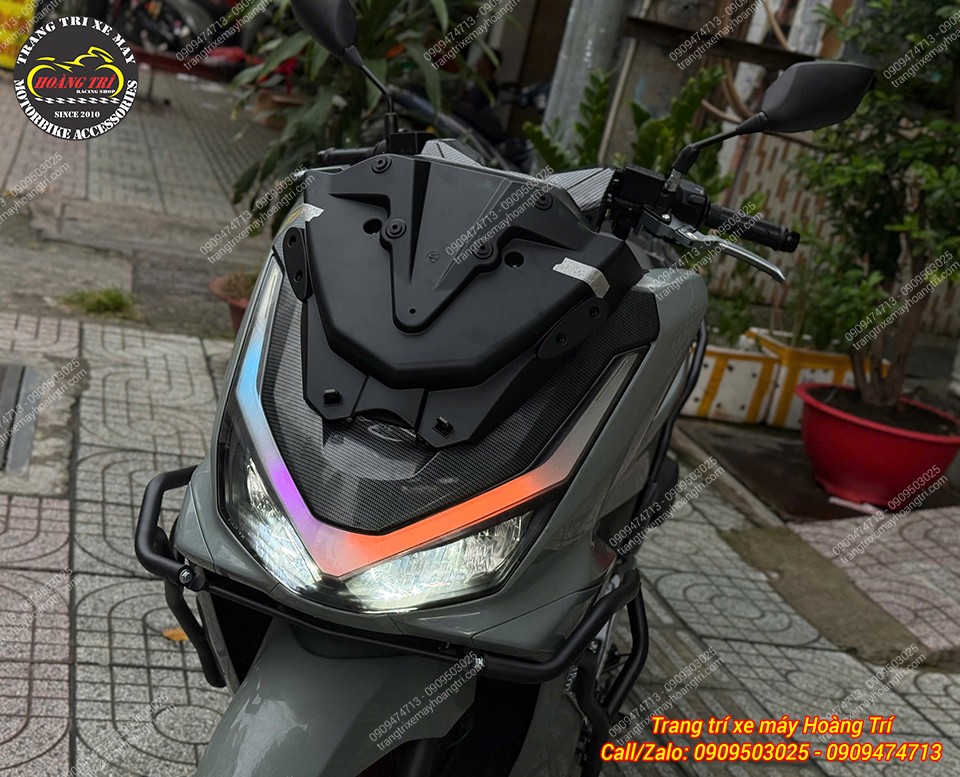 Nhìn trực diện, đèn LED Audi trước PCX 160 thể hiện cách phối màu mới lạ, cá tính