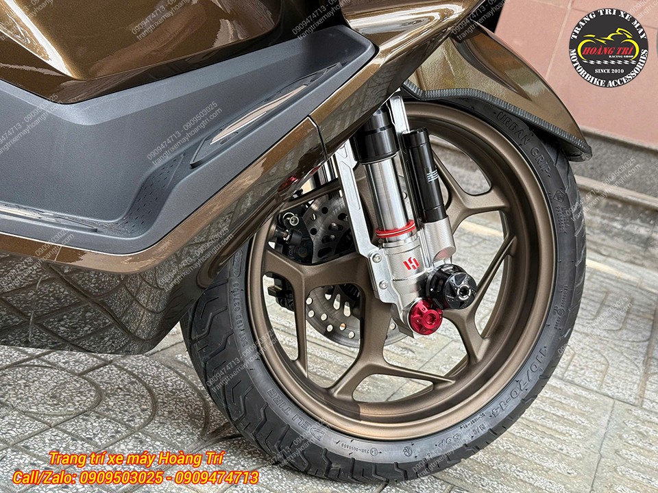 Màu sắc khác biệt của phuộc USD Kingham tạo điểm nhấn cuốn hút cho tổng thể xe