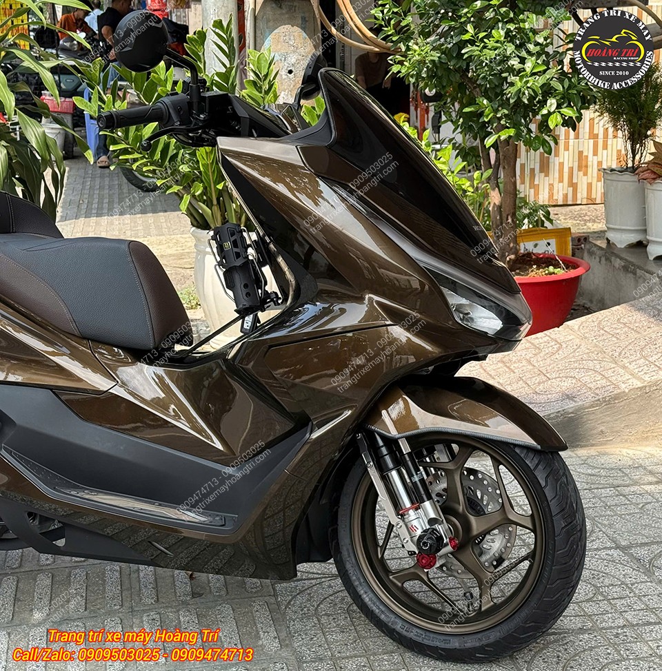 Phuộc Upside Down Kingham tạo điểm nhấn rõ nét, giúp phần đầu PCX 160 thêm thể thao