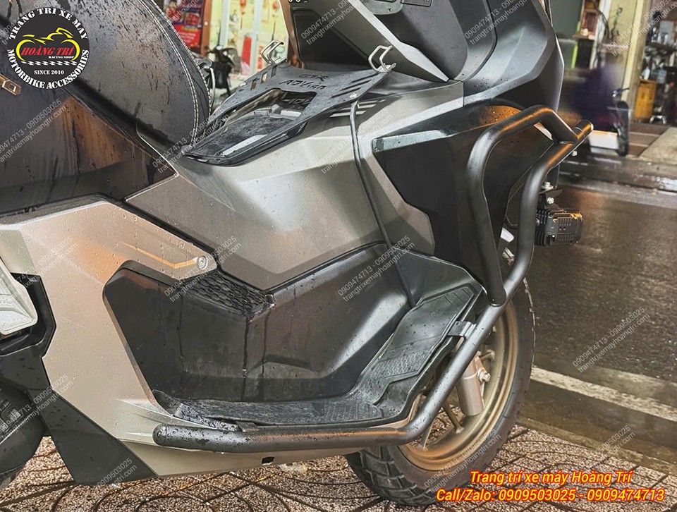 Góc nhìn bên phải cho thấy khung bảo vệ HTR chạy dài từ dàn đầu xuống 2 bên sàn