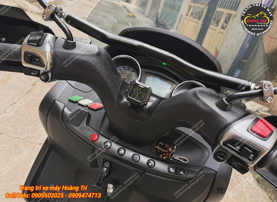 Thanh ngang MotoWolf HB8 gắn chân kính hậu, bạn có thể nâng cấp cùng màn hình dẫn đường