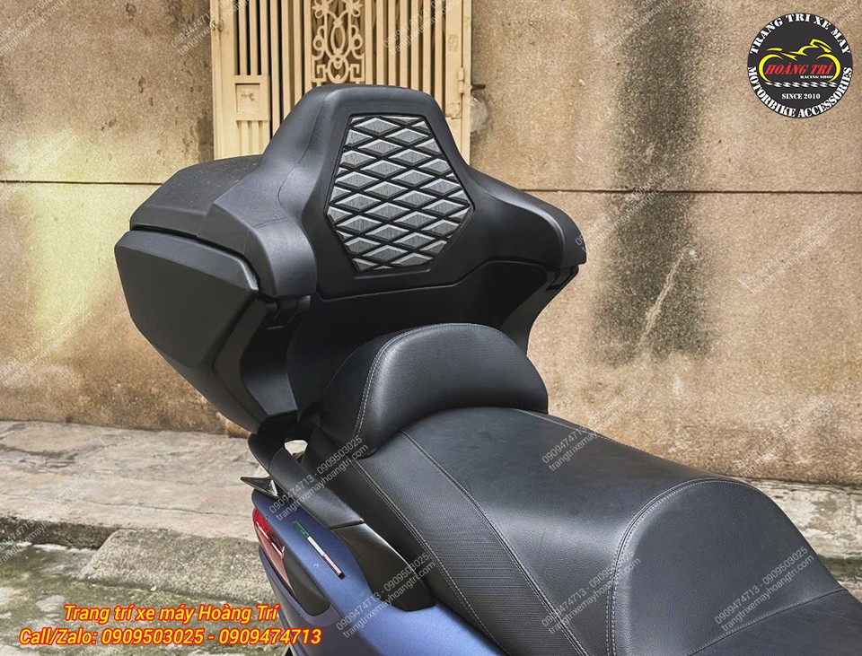 Thùng sau Rabo ADV 350 tích hợp tựa lưng lớn, tăng tiện ích chứa đồ cho chiếc MP3 400