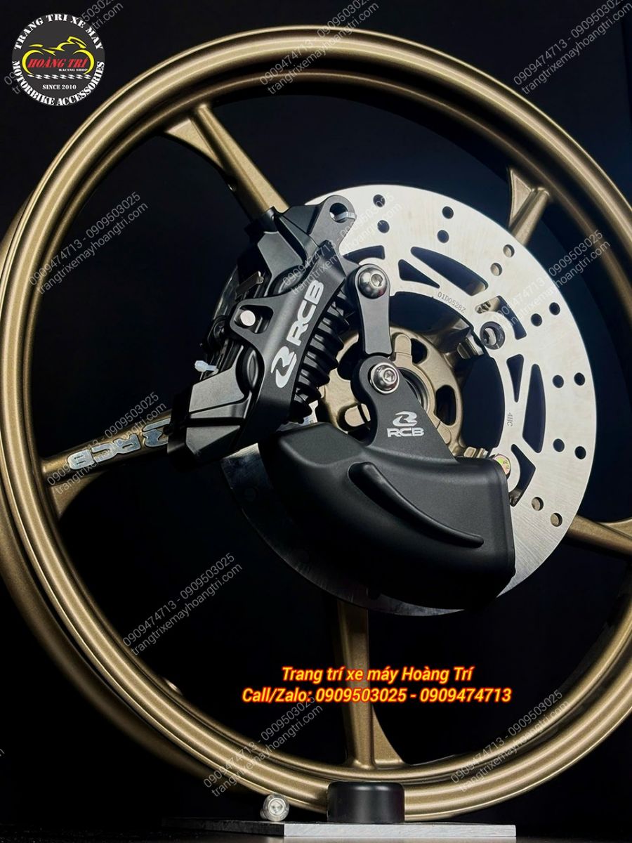 Với sự góp mặt của tản nhiệt Racing Boy màu đen giúp cho dàn chân trở nên hầm hố hơn