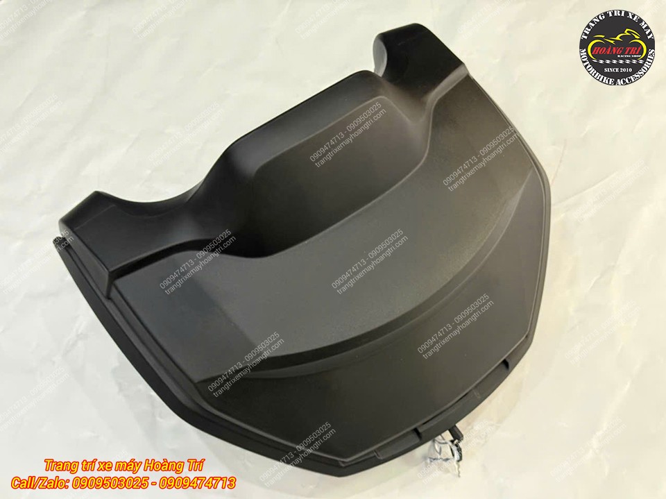 Mặt sau thùng Rabo ADV 350 thiết kế liền lạc, tạo không gian chứa đồ thoải mái hơn